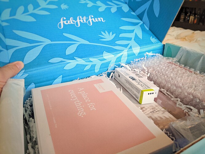 FabFitFun-Sumer-2020-Unboxing