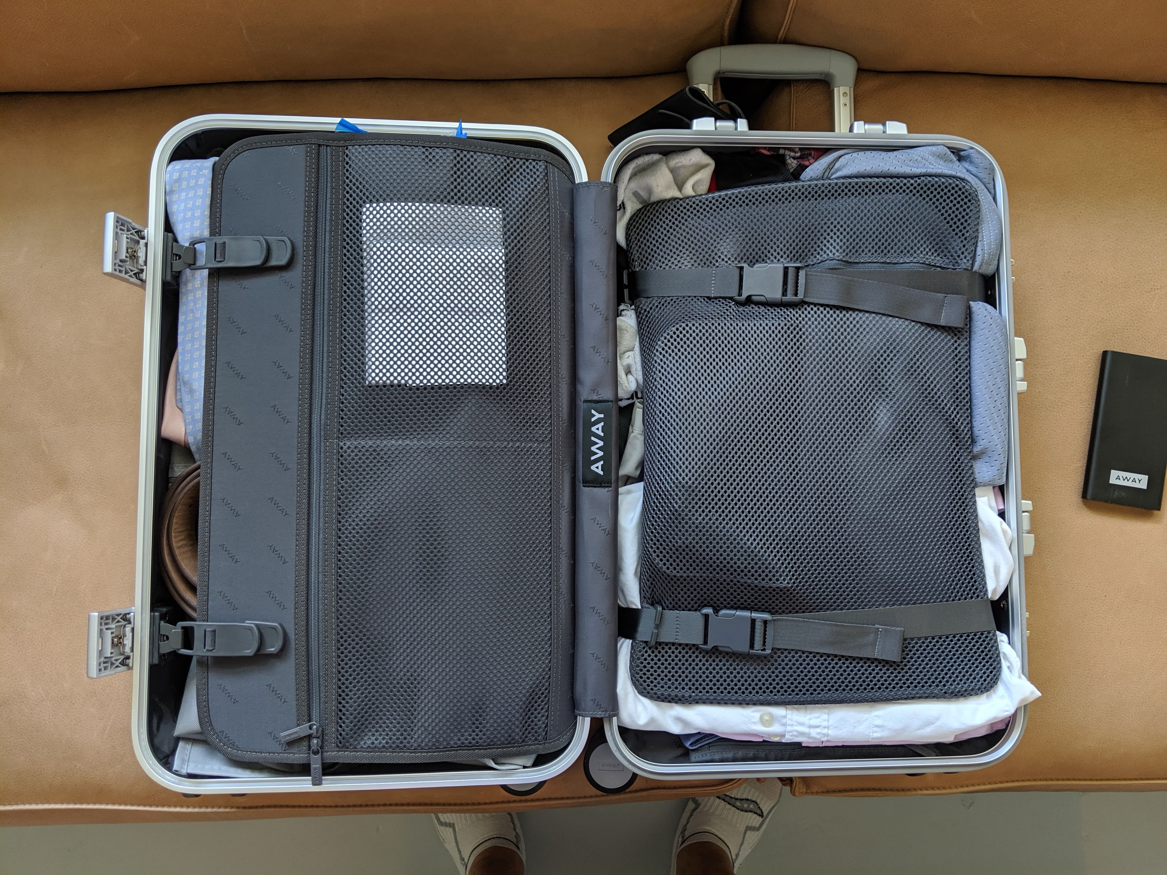 AWAY LUGGAGE UNBOXING & REVIEW 